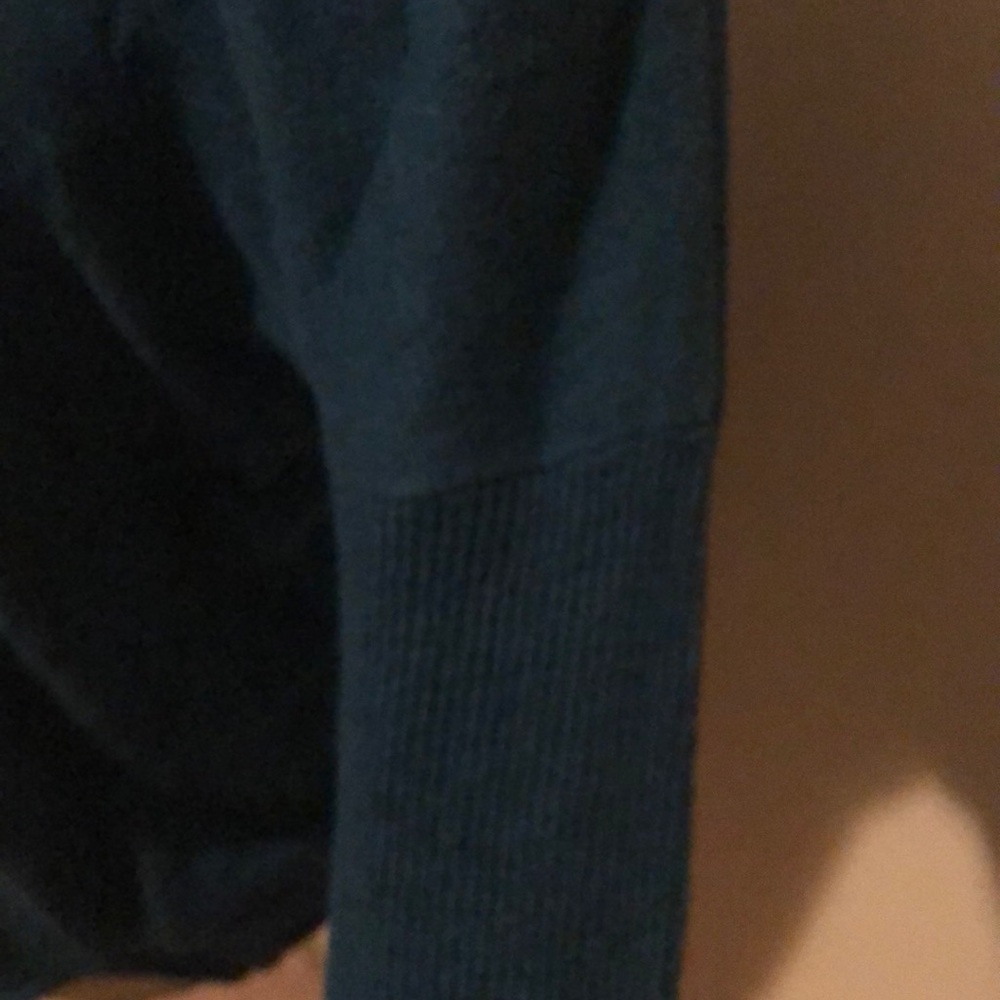 American eagle sweater - Picture 2 of 3